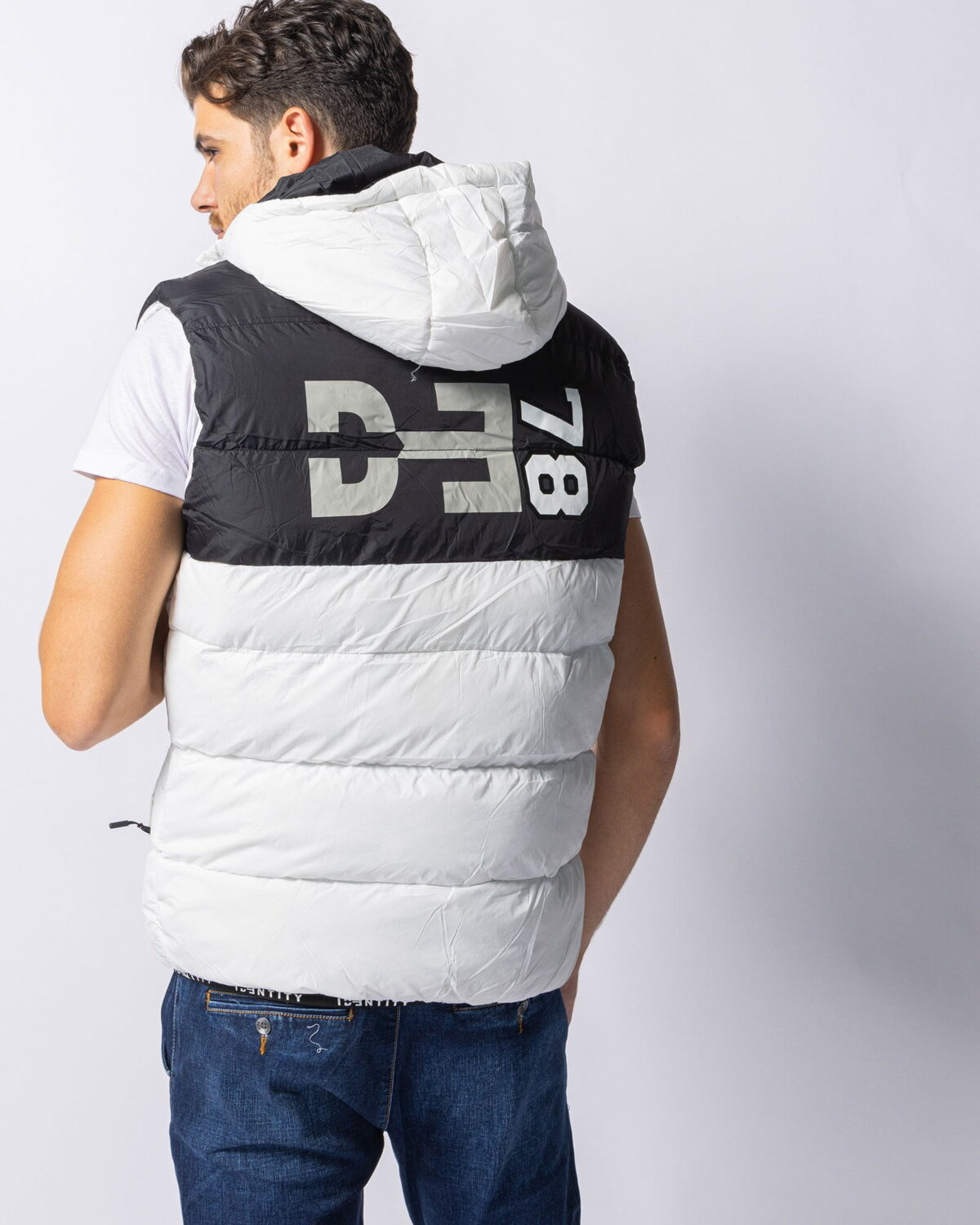 Smanicato Uomo Identity