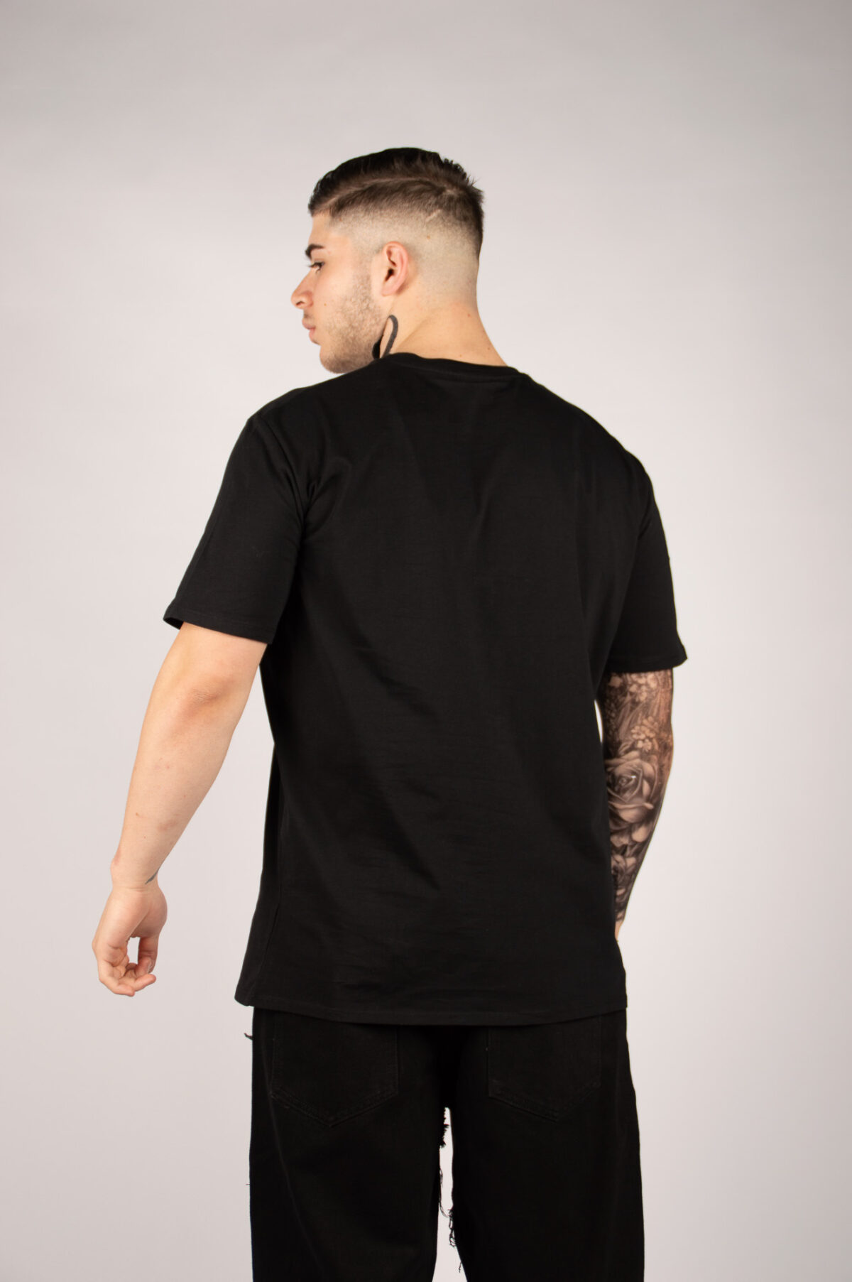 T-SHIRT UOMO CON STAMPA - PRIONEPIECE02_01_03
